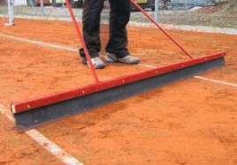 Onderhoud gravel tennisbanen